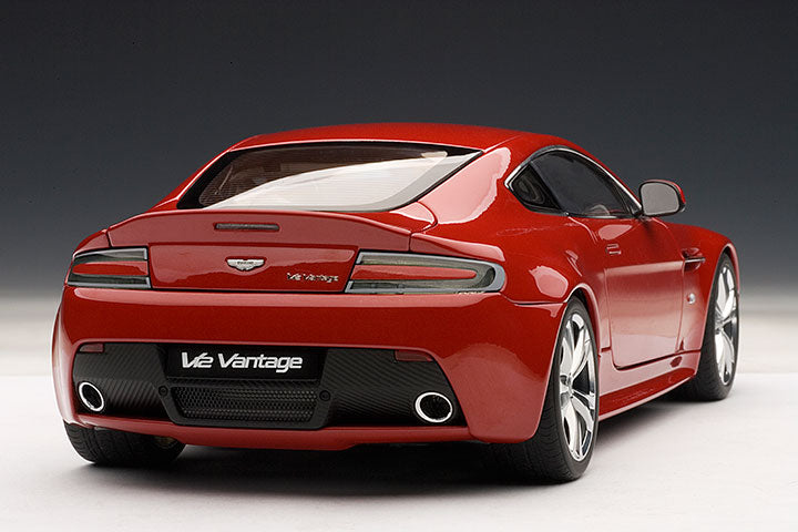 Aston Martin V12 Vantage 2010, rot