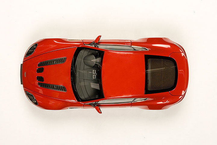 Aston Martin V12 Vantage 2010, rot