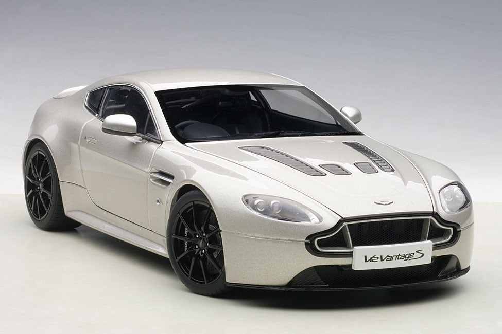 Aston Martin V12 Vantage S, silver