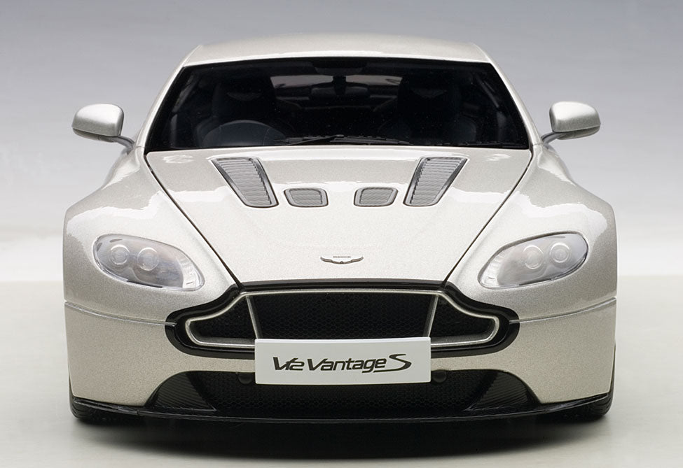 Aston Martin V12 Vantage S, silver