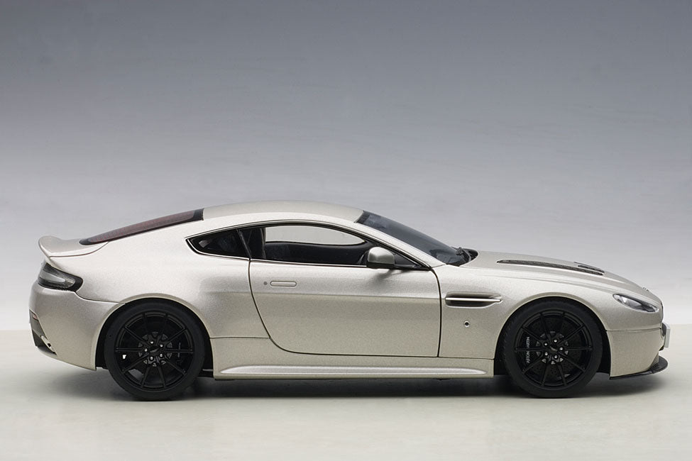 Aston Martin V12 Vantage S, silver