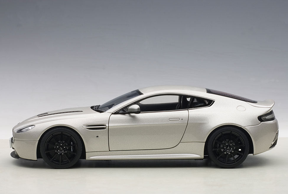 Aston Martin V12 Vantage S, silver