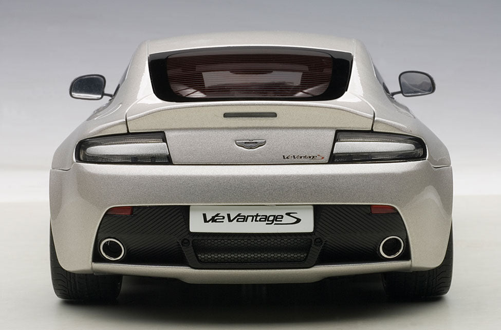 Aston Martin V12 Vantage S, silver