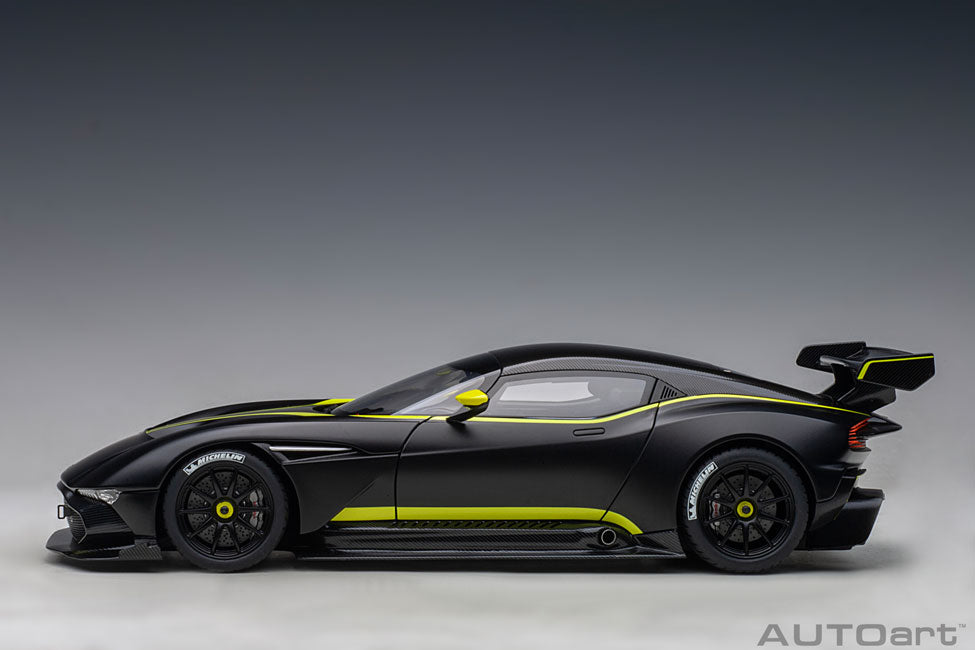 Aston Martin Vulcan 2015, matt black