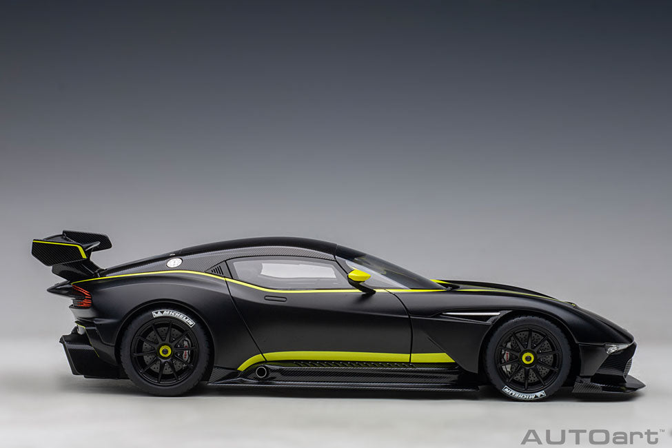 Aston Martin Vulcan 2015, matt black