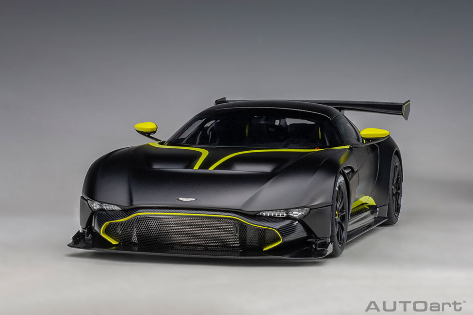 Aston Martin Vulcan 2015, matt black