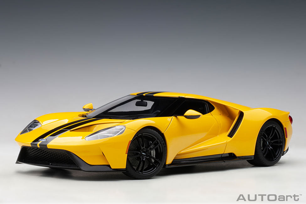 Ford GT 2017, triple yellow / black stripes