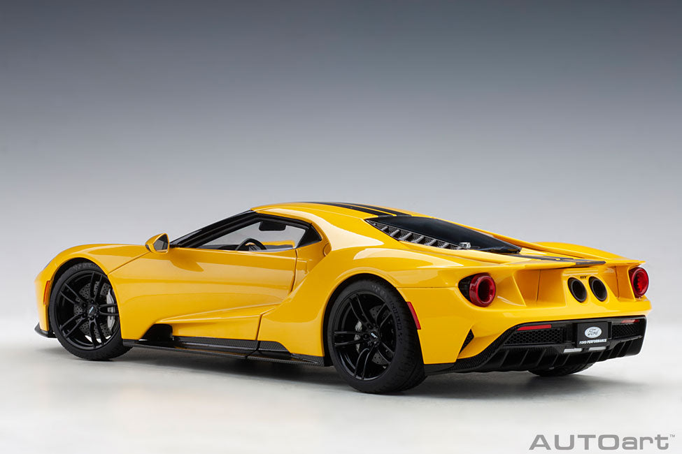 Ford GT 2017, triple yellow / black stripes