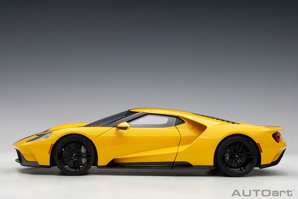 Ford GT 2017, triple yellow / black stripes