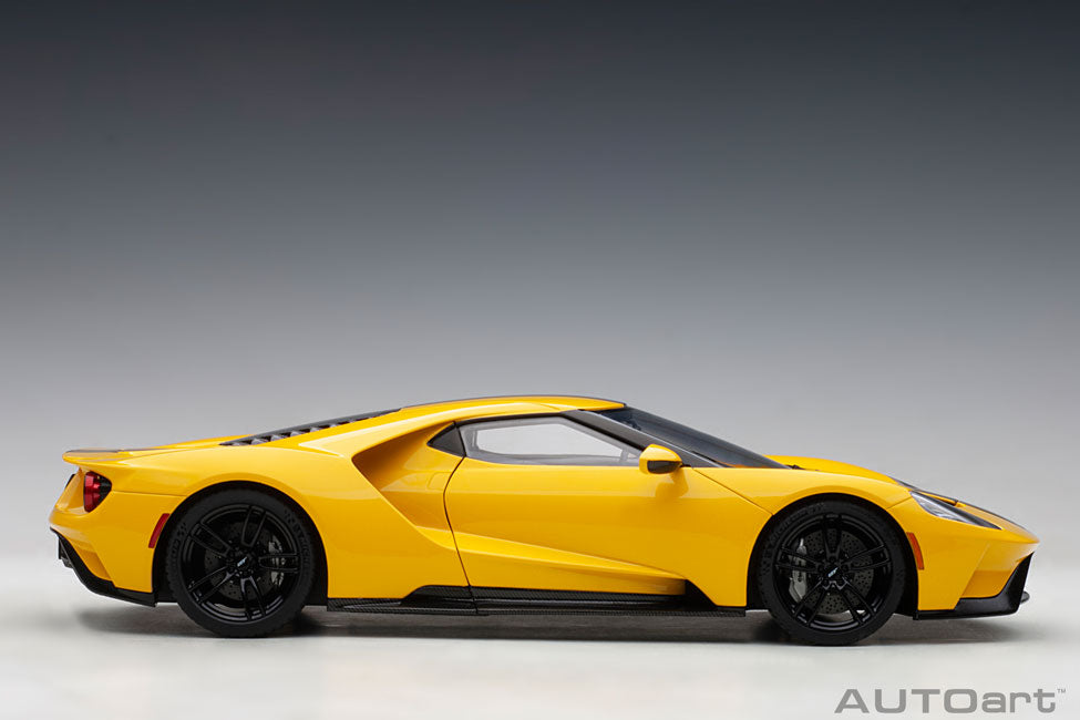 Ford GT 2017, triple yellow / black stripes