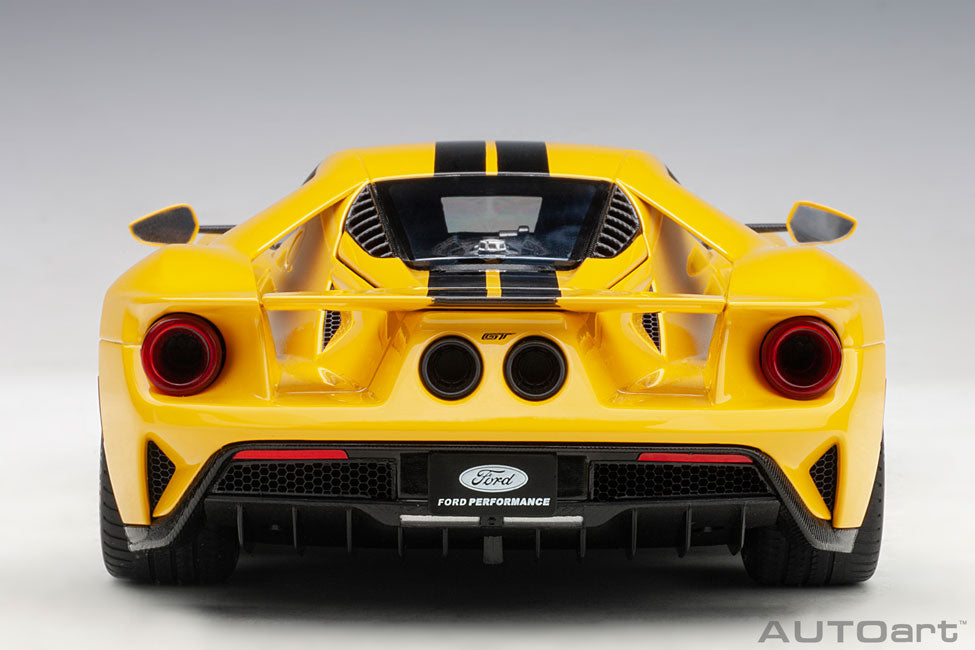 Ford GT 2017, triple yellow / black stripes