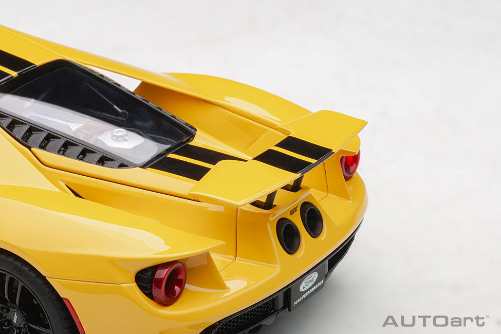 Ford GT 2017, triple yellow / black stripes