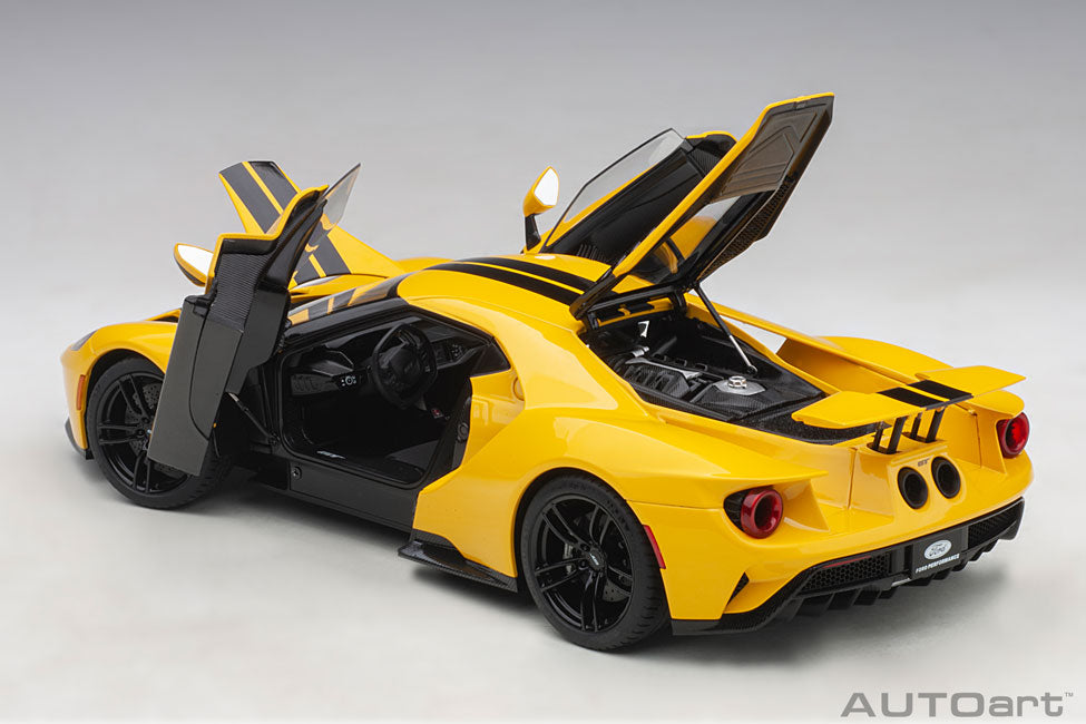 Ford GT 2017, triple yellow / black stripes