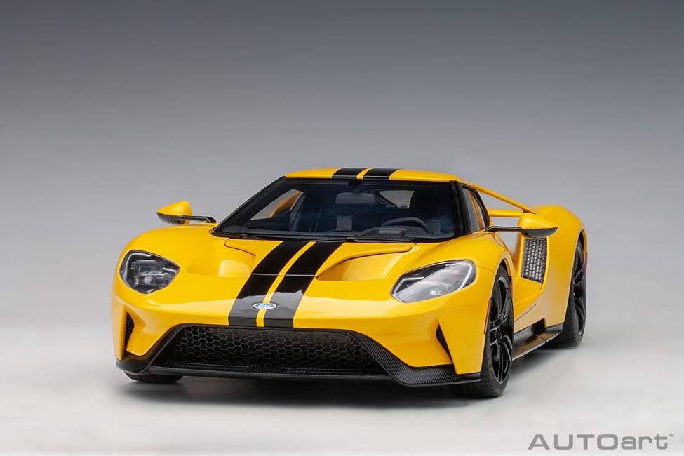 Ford GT 2017, triple yellow / black stripes