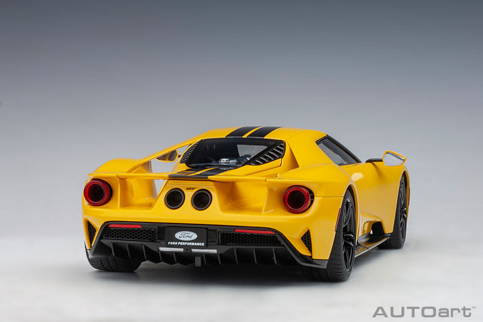 Ford GT 2017, triple yellow / black stripes