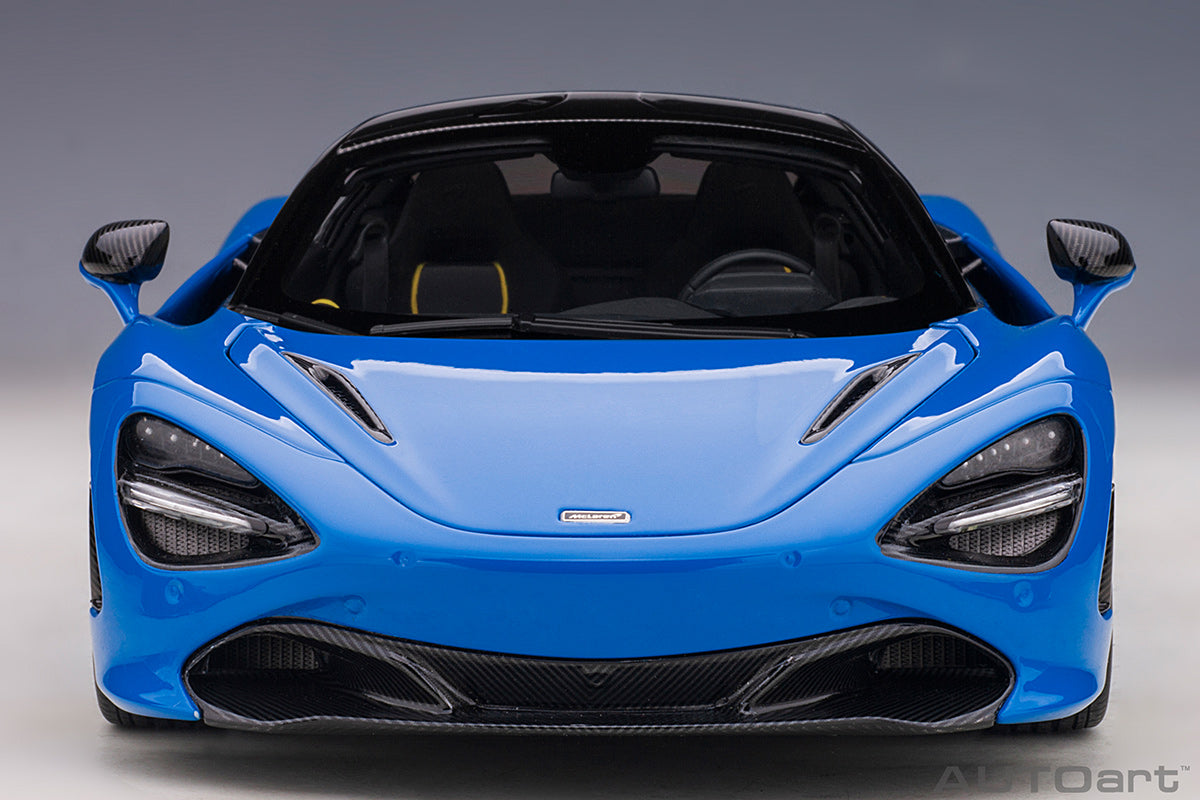 McLaren 720S, paris/metallic blue