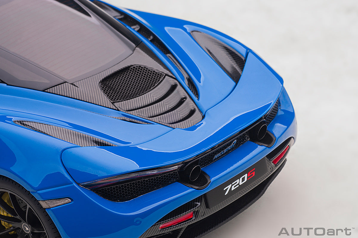 McLaren 720S, paris/metallic blue