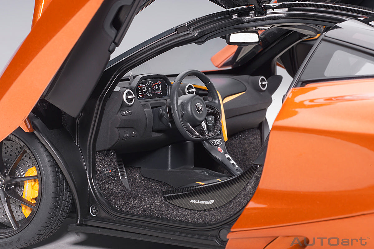 McLaren 720S, azores/metallic orange