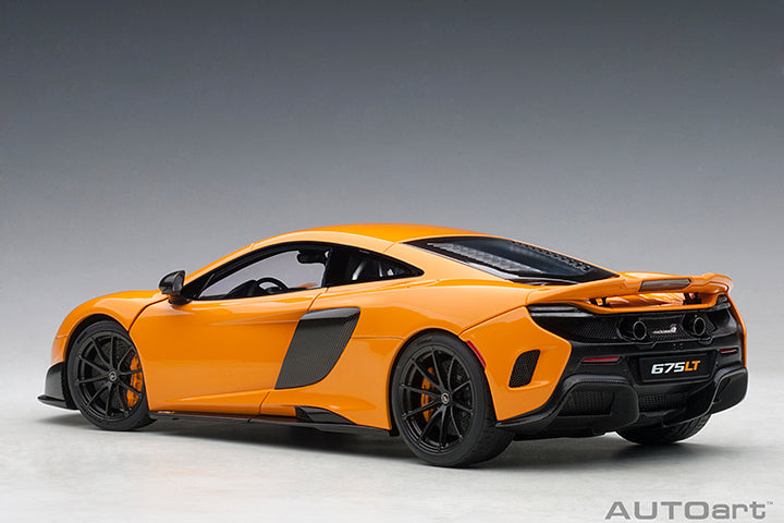 McLAREN 675LT, orange