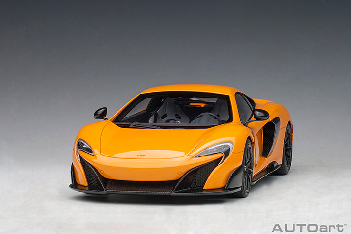 McLAREN 675LT, orange