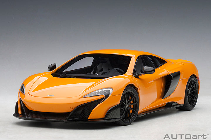 McLAREN 675LT, orange