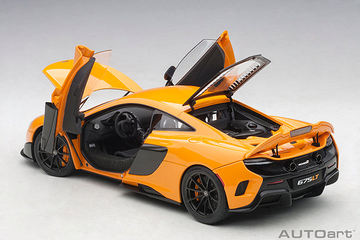 McLAREN 675LT, orange