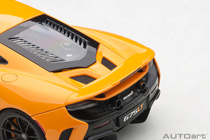 McLAREN 675LT, orange