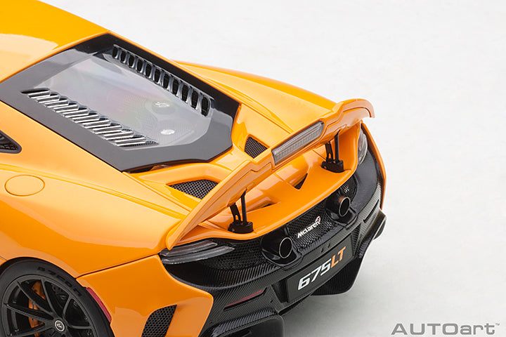 McLAREN 675LT, orange