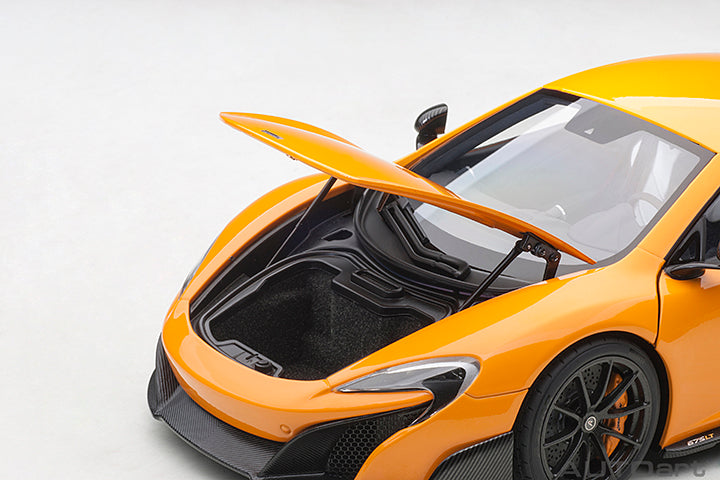 McLAREN 675LT, orange