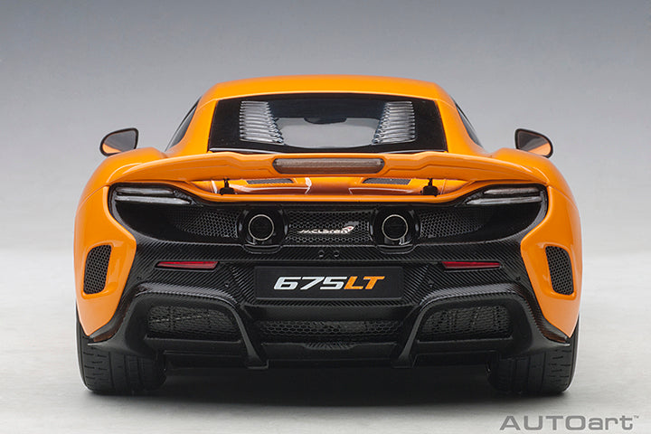 McLAREN 675LT, orange