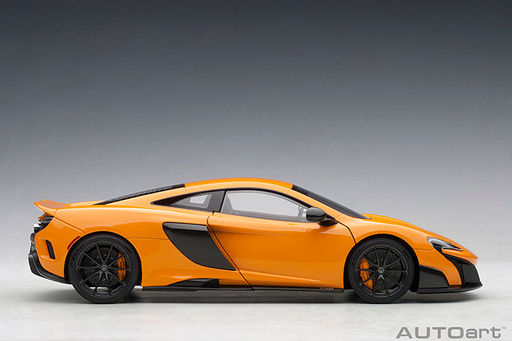 McLAREN 675LT, orange