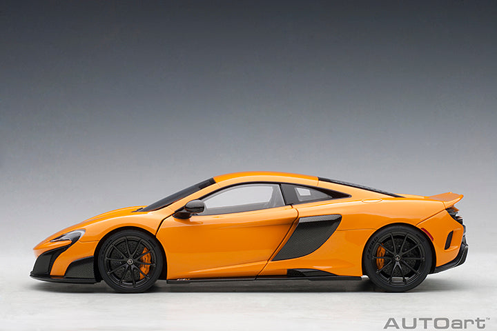 McLAREN 675LT, orange