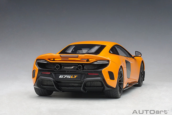 McLAREN 675LT, orange